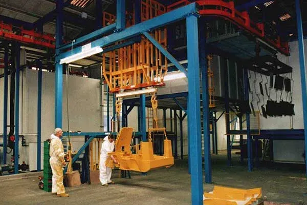 Chasis de camión volquete sobre una sección de elevación/descenso MCM Tipper Truck Chassis on a MCM Lift/Drop Section