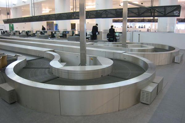 Curvas de banda para sistemas de manipulación de equipaje en aeropuertos