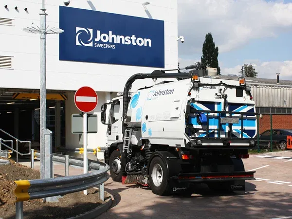 Johnston Sweepers elige Amber Conveyors Johnston Sweepers Chooses Amber Conveyors