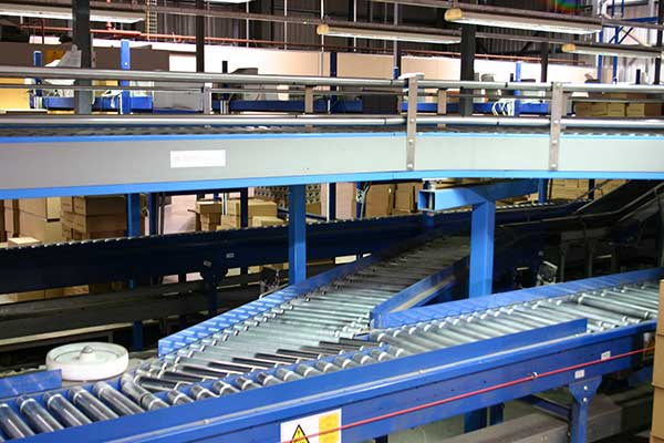 Transportadores de rodillos de gravedad y motorizados de Amber Automation