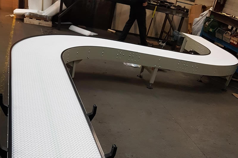 Transportadores de banda de listones de acero, de plástico modular y de malla de alambre